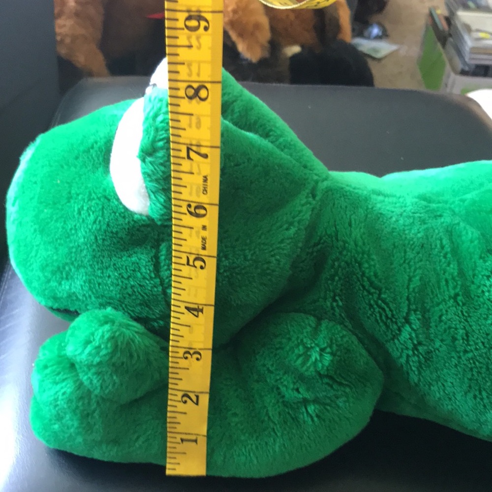 Bundle 3 for $10 fun big eyed green frog in EUC. - Picture 9 of 10